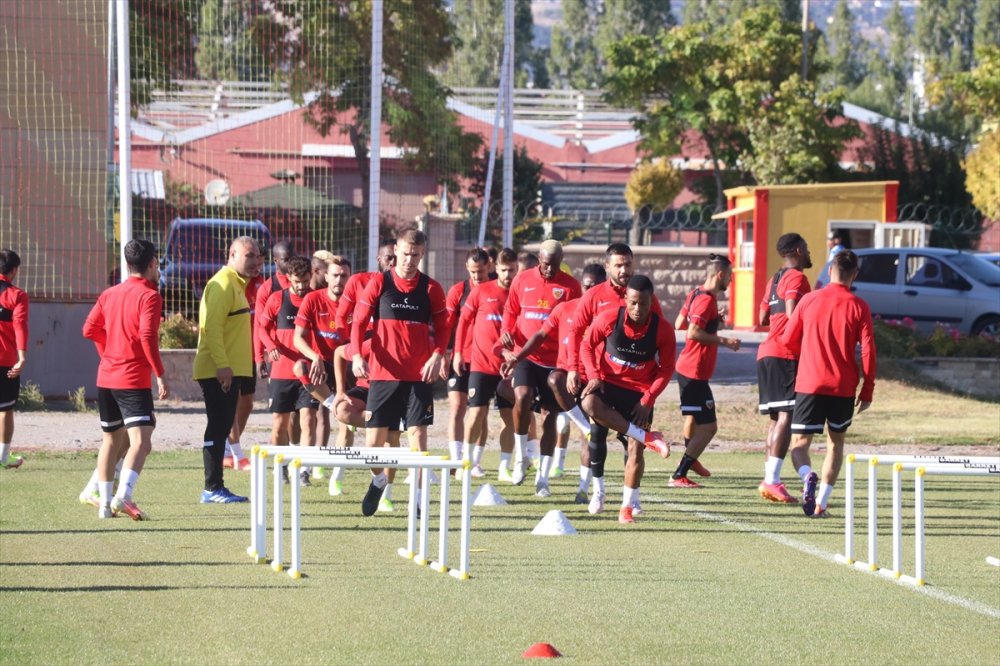 Kayserispor Teknik Direktörü Karaman'dan A Milli Takım Değerlendirmesi