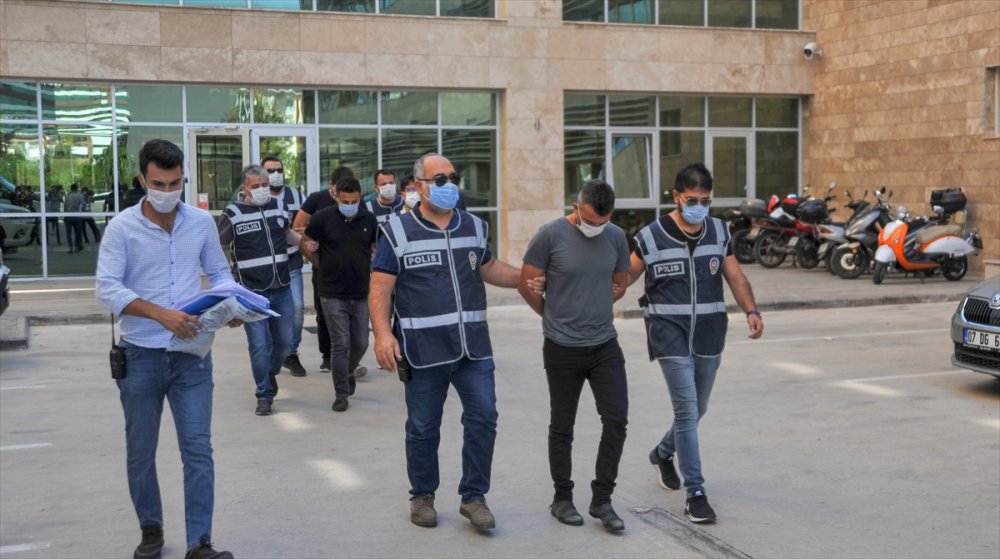 Kendilerini Polis Gibi Gösterip Çöktüler