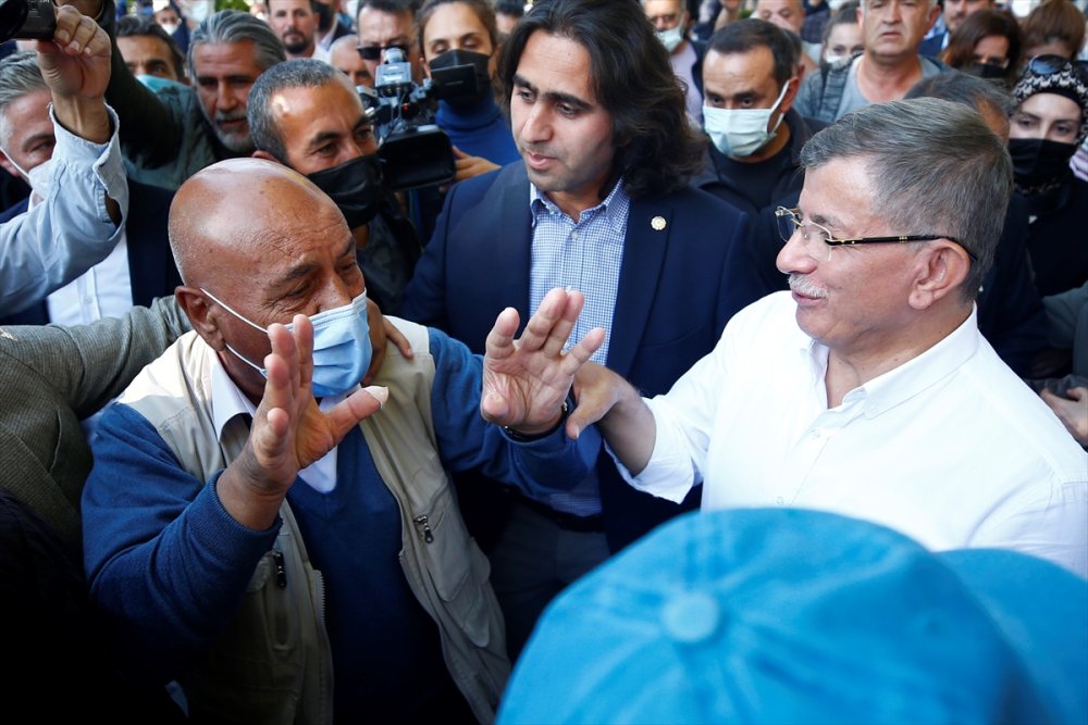 Gelecek Partisi Genel Başkanı Davutoğlu, Kayseri'de Esnafı Ziyaret Etti