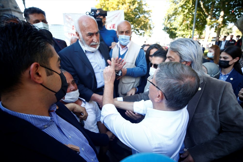 Gelecek Partisi Genel Başkanı Davutoğlu, Kayseri'de Esnafı Ziyaret Etti