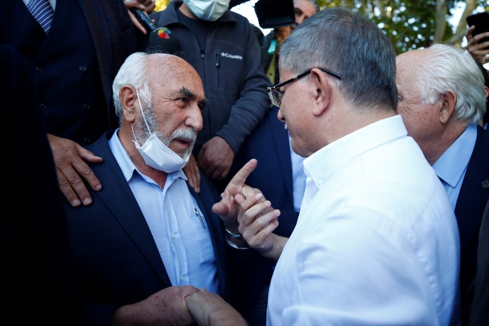 Gelecek Partisi Genel Başkanı Davutoğlu, Kayseri'de Esnafı Ziyaret Etti