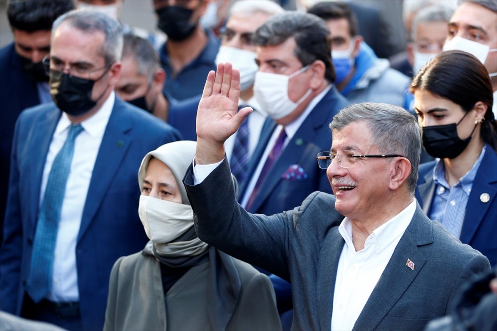 Gelecek Partisi Genel Başkanı Davutoğlu, Kayseri'de Esnafı Ziyaret Etti