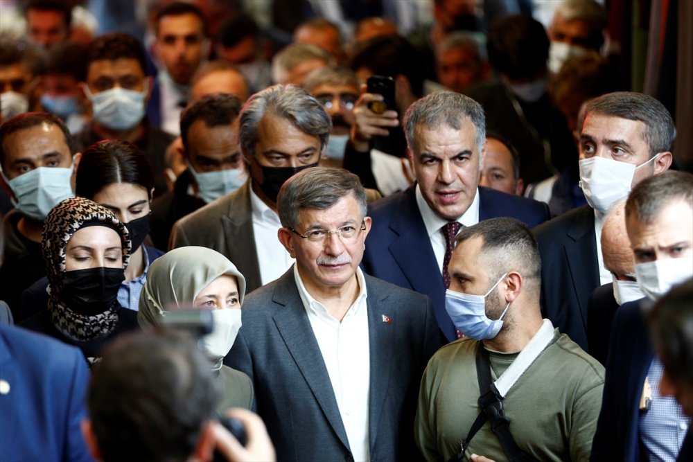 Gelecek Partisi Genel Başkanı Davutoğlu, Kayseri'de Esnafı Ziyaret Etti