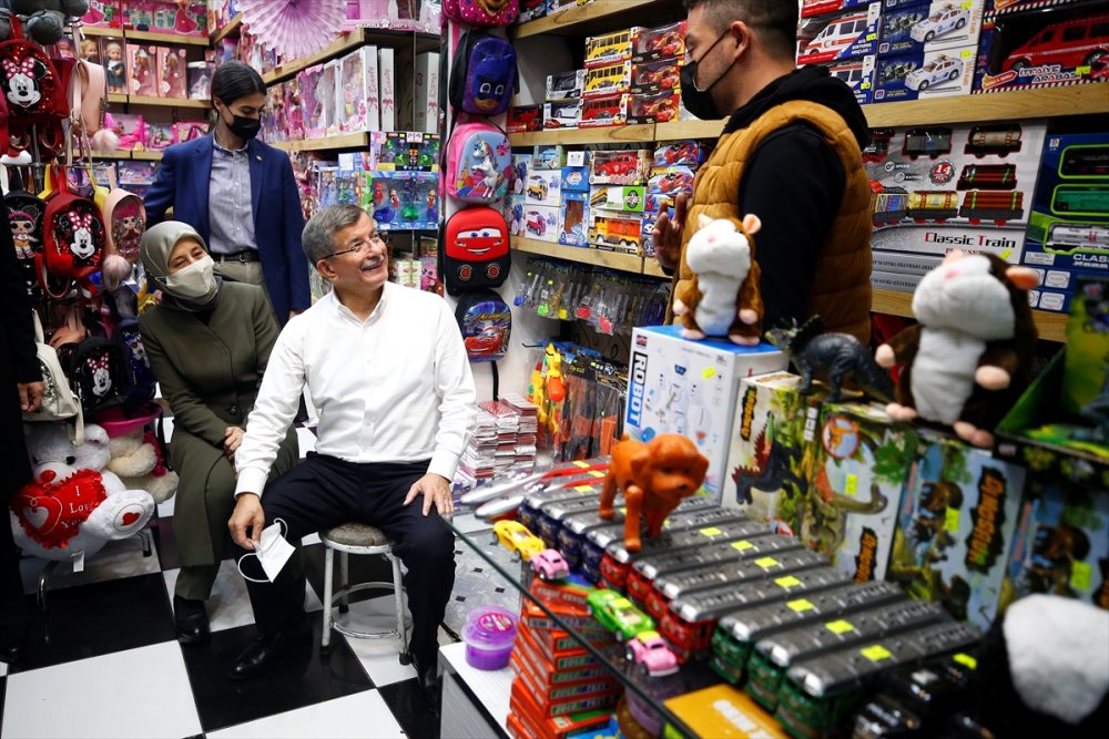 Gelecek Partisi Genel Başkanı Davutoğlu, Kayseri'de Esnafı Ziyaret Etti