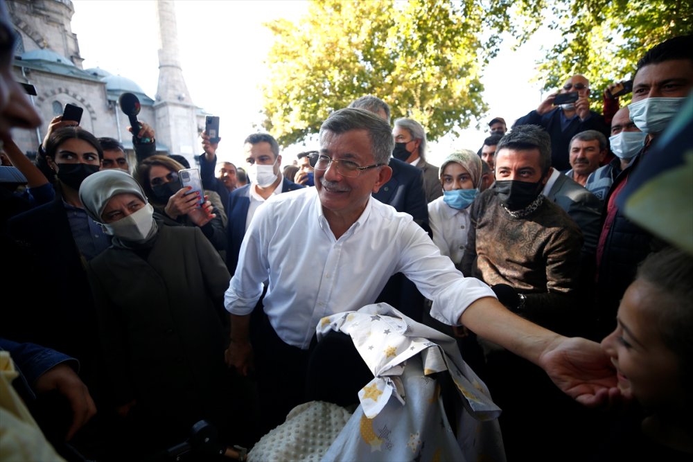 Gelecek Partisi Genel Başkanı Davutoğlu, Kayseri'de Esnafı Ziyaret Etti