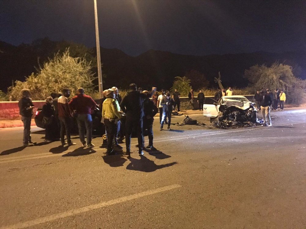 Kayseri'de 4 Otomobil Çarpıştı, 2'si Ağır 6 Kişi Yaralandı