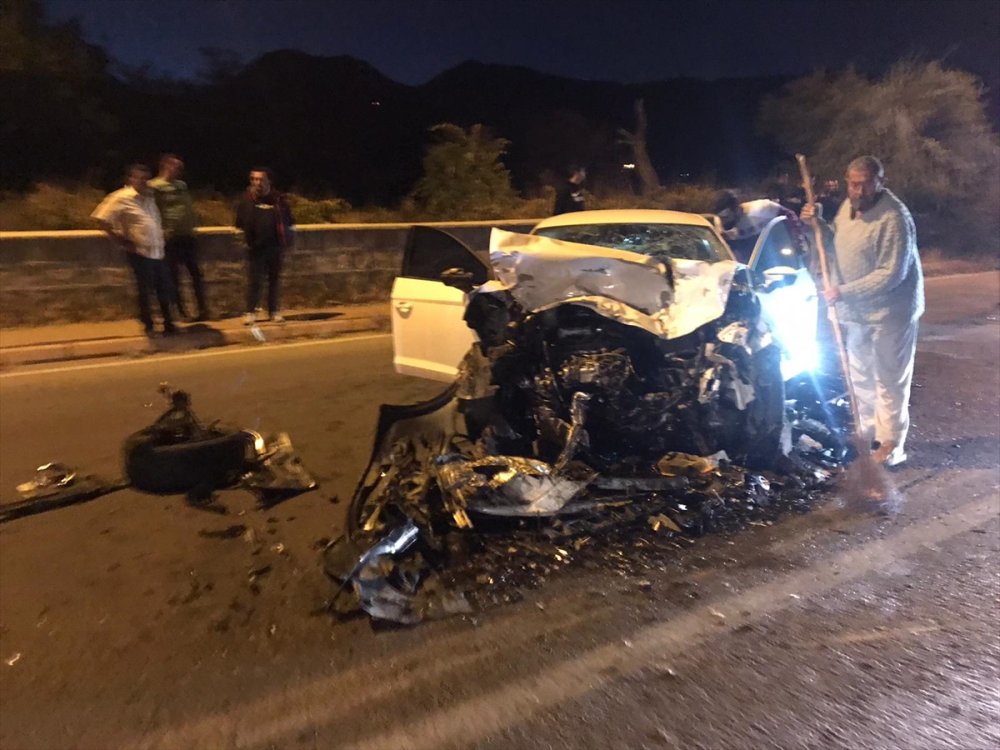 Kayseri'de 4 Otomobil Çarpıştı, 2'si Ağır 6 Kişi Yaralandı