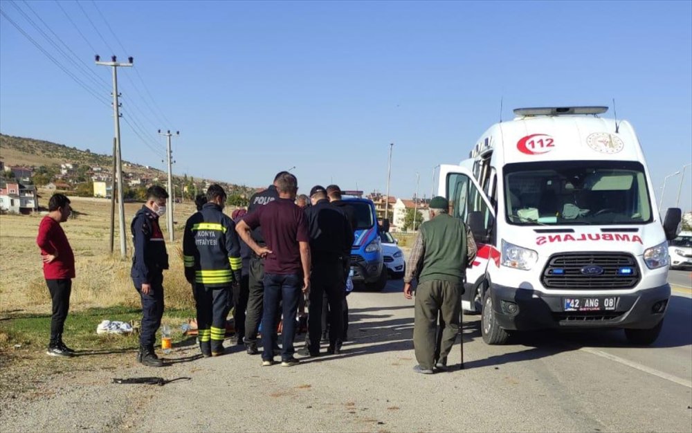 Konya'da İki Otomobilin Çarpıştığı Kazada 11 Kişi Yaralandı