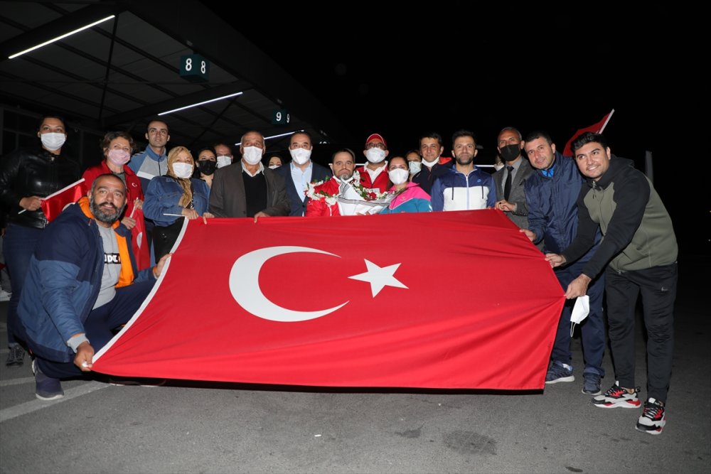 Aksaray'da Şampiyon Oyuncuya Coşkulu Karşılama