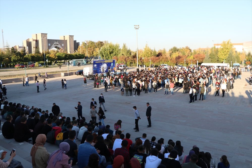 Niğde'de Üniversite Gençliğine Konser