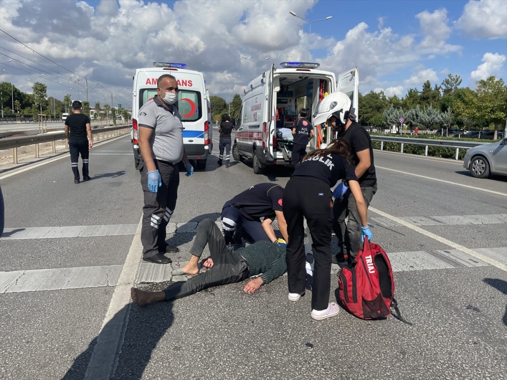 Antalya'da Polisin Durdurmaya Çalıştığı Kişiye Araç Çarptı
