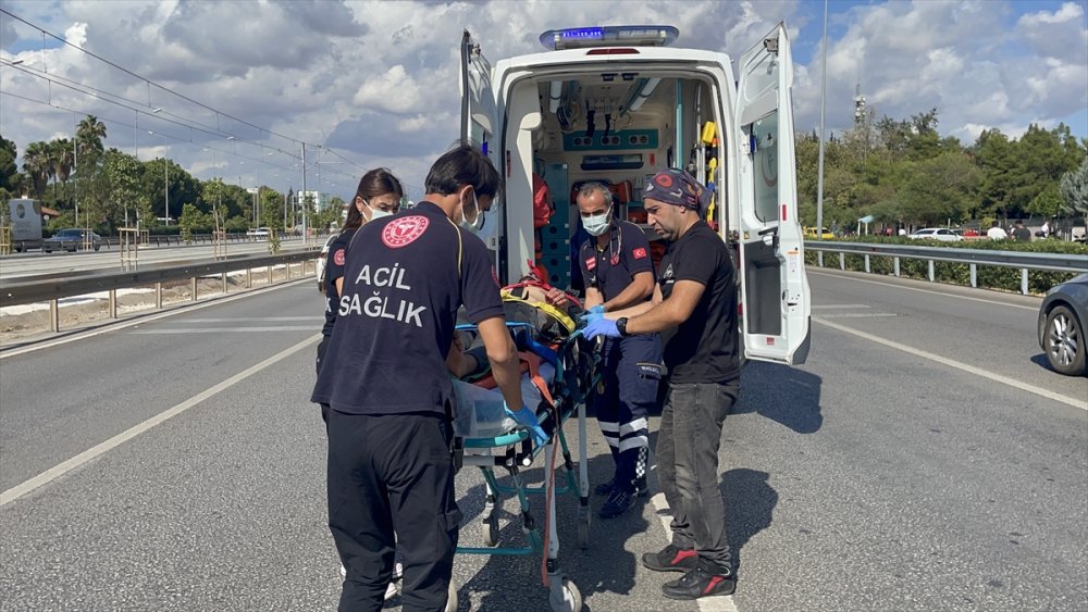Antalya'da Polisin Durdurmaya Çalıştığı Kişiye Araç Çarptı