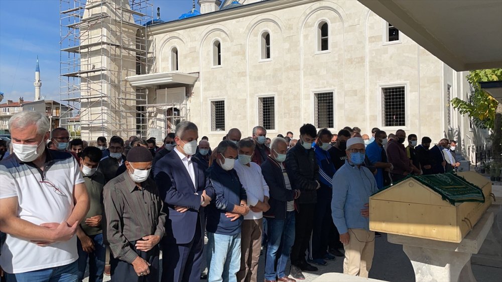 Eski Milli Atlet Zekeriya Akdoğan, Konya'da Toprağa Verildi
