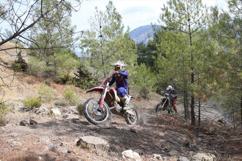 Sea To Sky Enduro Yarışları'nda "Sky Race" Etabını Wade Young Kazandı