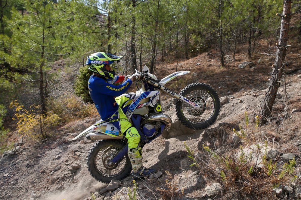 Sea To Sky Enduro Yarışları'nda "Sky Race" Etabını Wade Young Kazandı