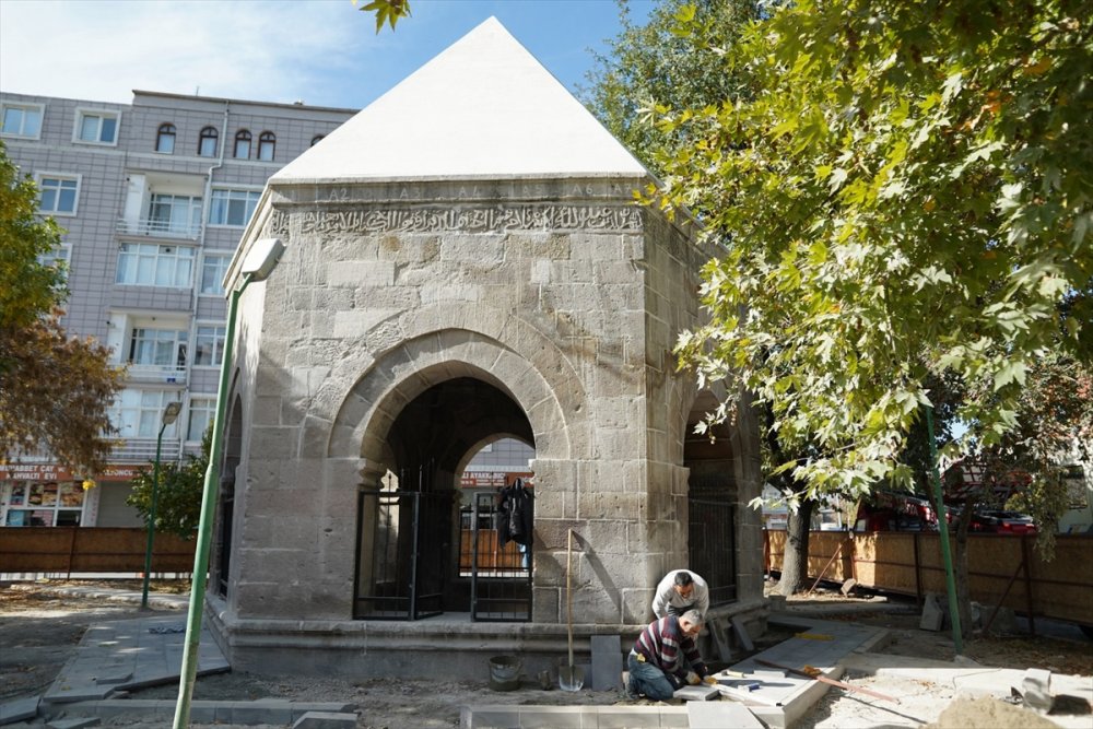 Suya Kanmış Hatun Türbesi'ndeki Restorasyon Çalışmaları