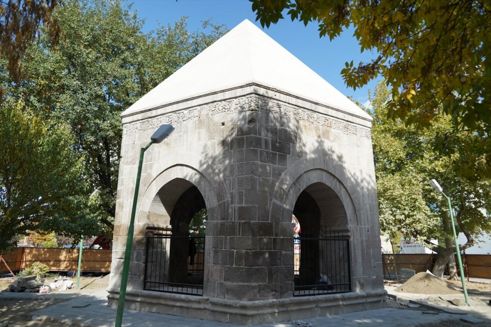 Suya Kanmış Hatun Türbesi'ndeki Restorasyon Çalışmaları