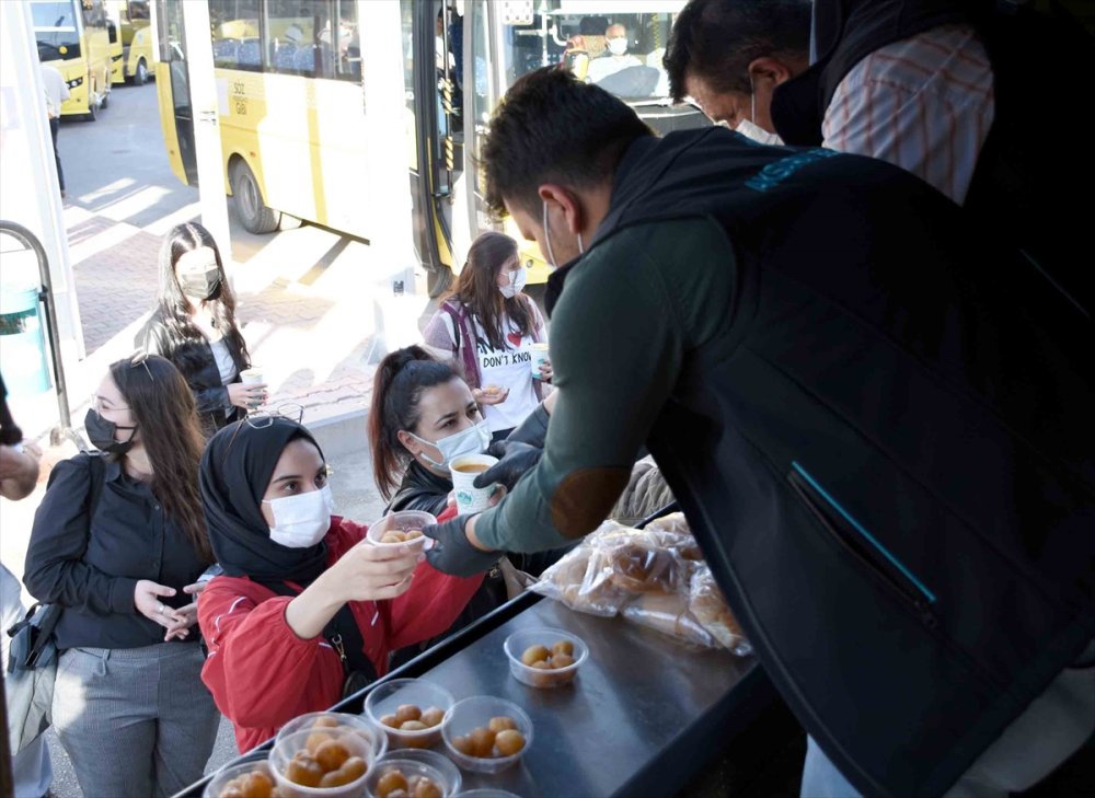 Aksaray'da Üniversite Öğrencilerine  Sıcak Çorba İkramı