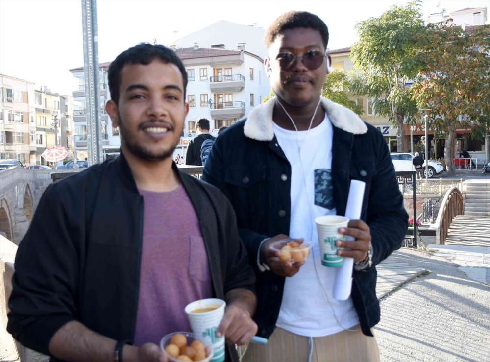 Aksaray'da Üniversite Öğrencilerine  Sıcak Çorba İkramı