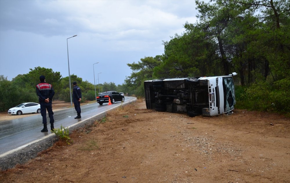 Antalya'da Tur Midibüsünün Devrilmesi Sonucu 7 Rus Turist Yaralandı