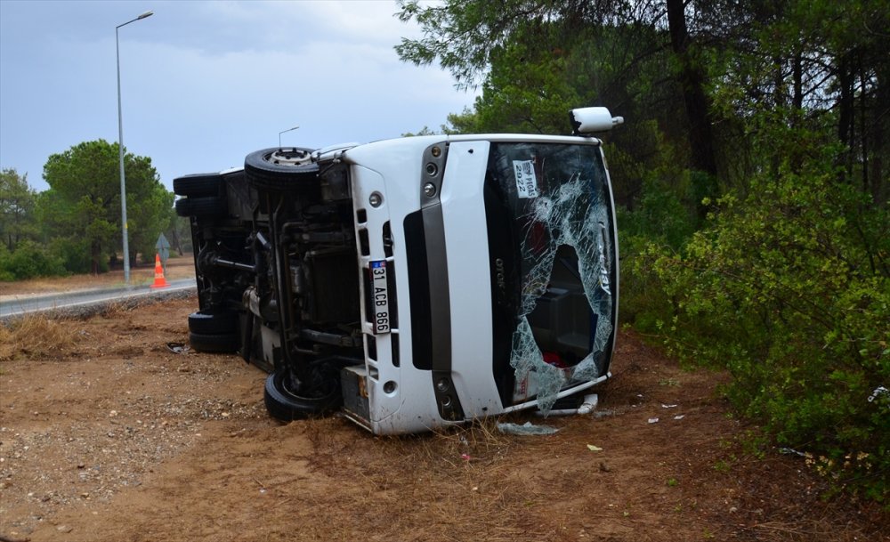Antalya'da Tur Midibüsünün Devrilmesi Sonucu 7 Rus Turist Yaralandı