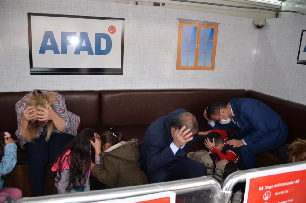 Karaman'da Öğrencilere Simülatör İle Deprem Eğitimi