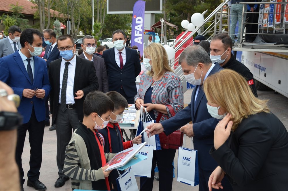 Karaman'da Öğrencilere Simülatör İle Deprem Eğitimi