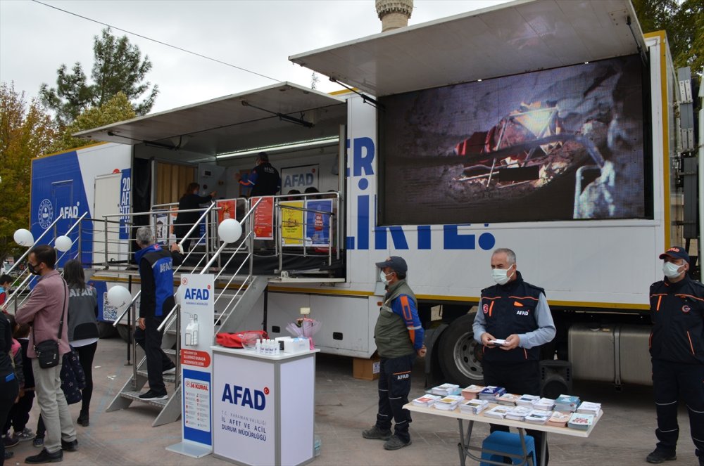 Karaman'da Öğrencilere Simülatör İle Deprem Eğitimi