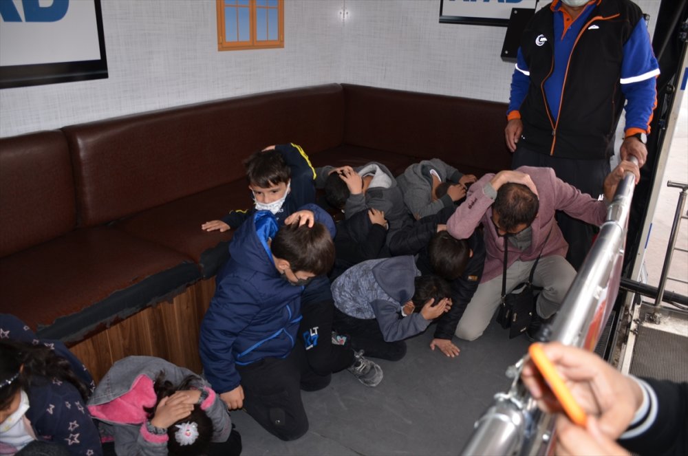 Karaman'da Öğrencilere Simülatör İle Deprem Eğitimi