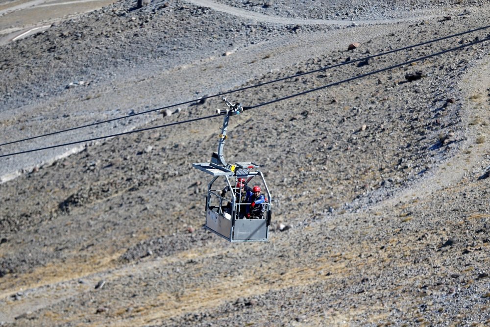 Erciyes'in Zirvesinde, Zorlu Teleferik Mesaisi