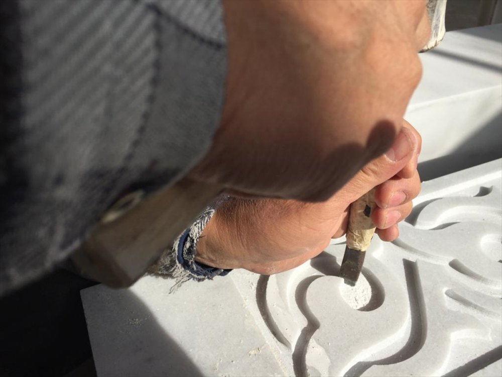 İslam Taş İşleme Sanatının Geometrik Şekillerini Elleriyle Mermere İşliyor