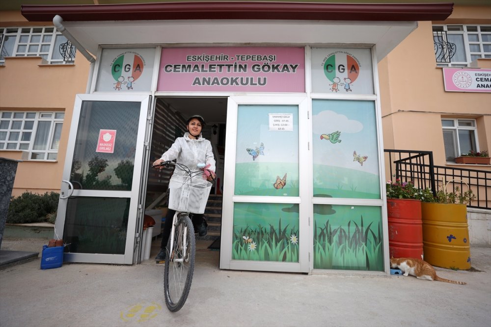 Öğrencilerine Kavuşmak İçin Pedal Çeviriyor