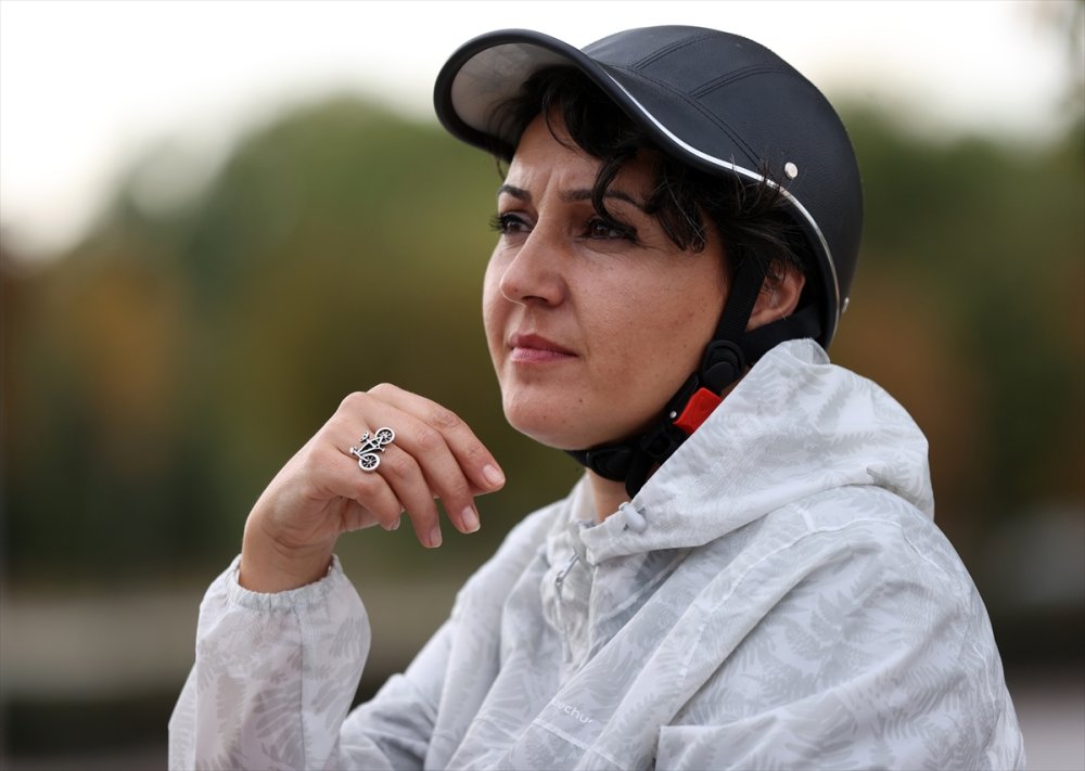 Öğrencilerine Kavuşmak İçin Pedal Çeviriyor