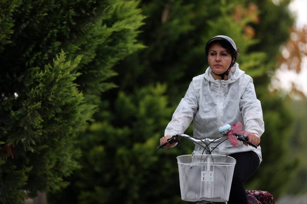 Öğrencilerine Kavuşmak İçin Pedal Çeviriyor