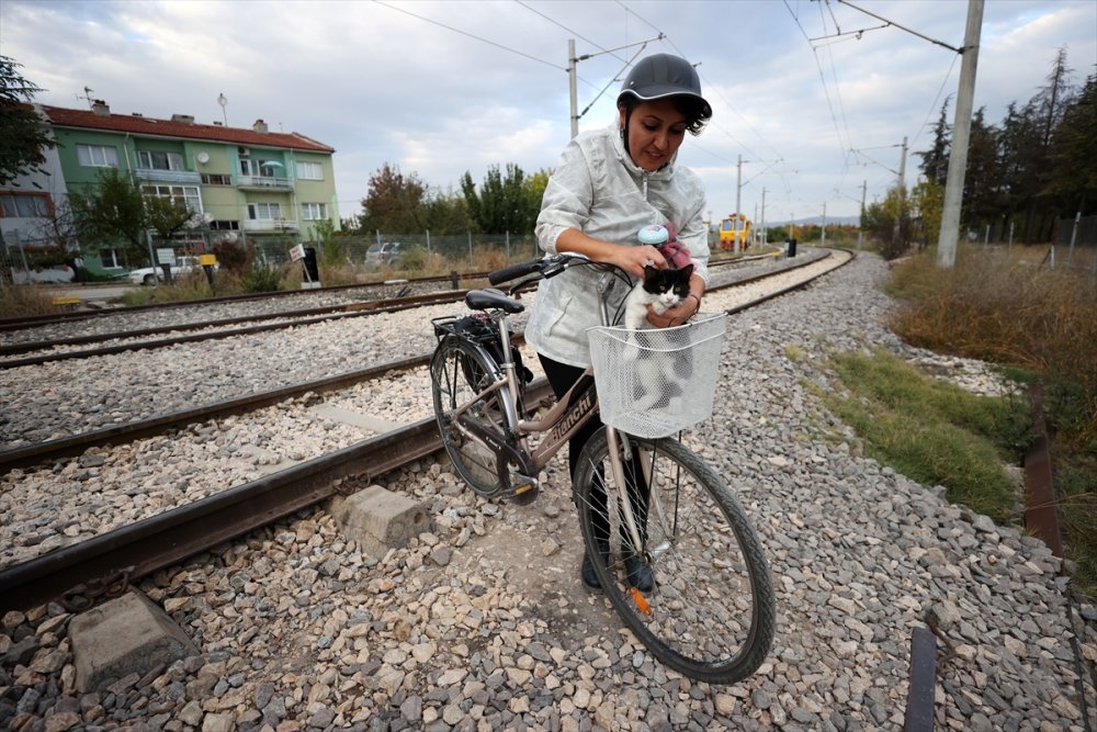 Öğrencilerine Kavuşmak İçin Pedal Çeviriyor