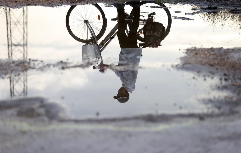 Öğrencilerine Kavuşmak İçin Pedal Çeviriyor