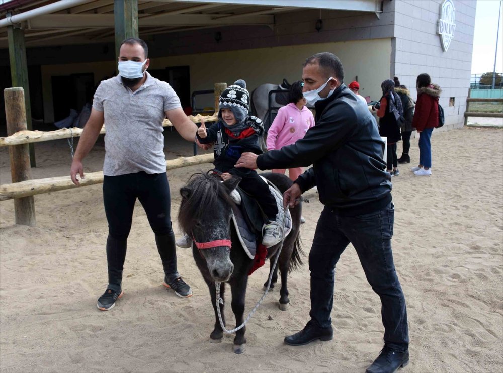 Aksaray'da Engelli Çalışanlar İle Çocuklara "Atla" Terapi