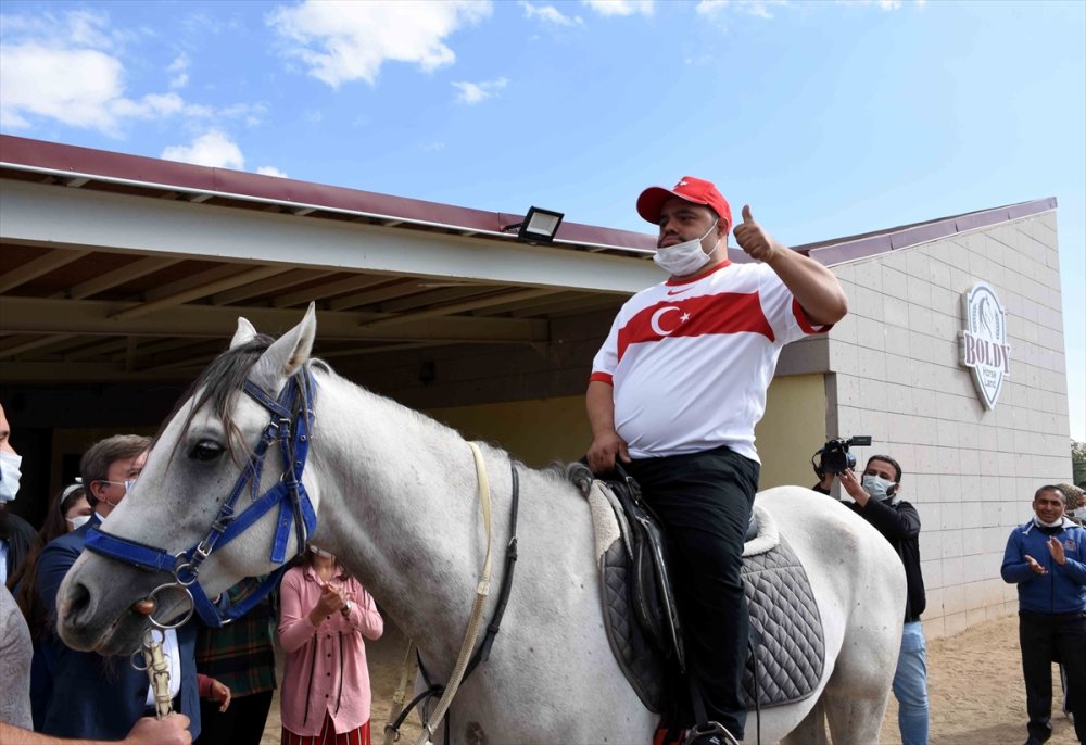 Aksaray'da Engelli Çalışanlar İle Çocuklara "Atla" Terapi