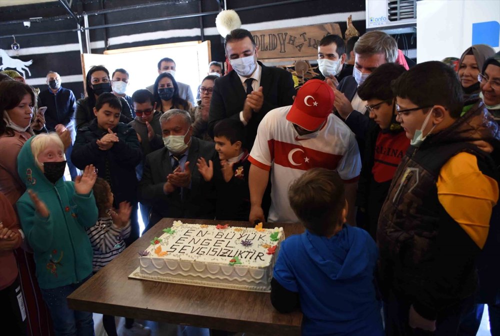 Aksaray'da Engelli Çalışanlar İle Çocuklara "Atla" Terapi
