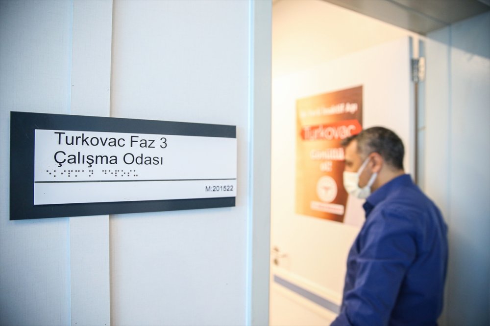 Mersin'de Turkovac Faz-3 Çalışması Kapsamında Gönüllüler Aşılanıyor