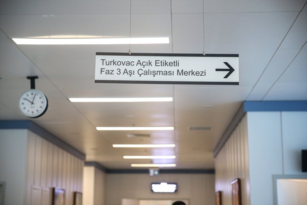 Mersin'de Turkovac Faz-3 Çalışması Kapsamında Gönüllüler Aşılanıyor