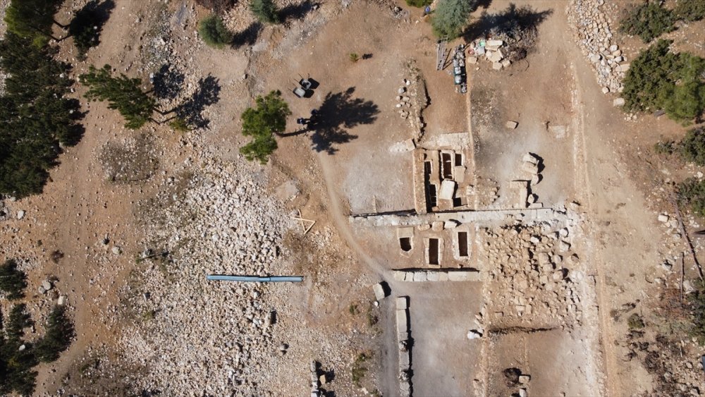 Sbide Antik Kenti'ndeki Kaya Mezarında Tahta Tabut Bulundu