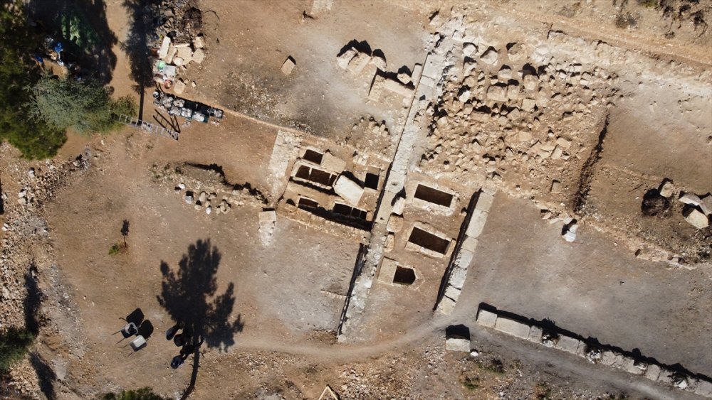 Sbide Antik Kenti'ndeki Kaya Mezarında Tahta Tabut Bulundu