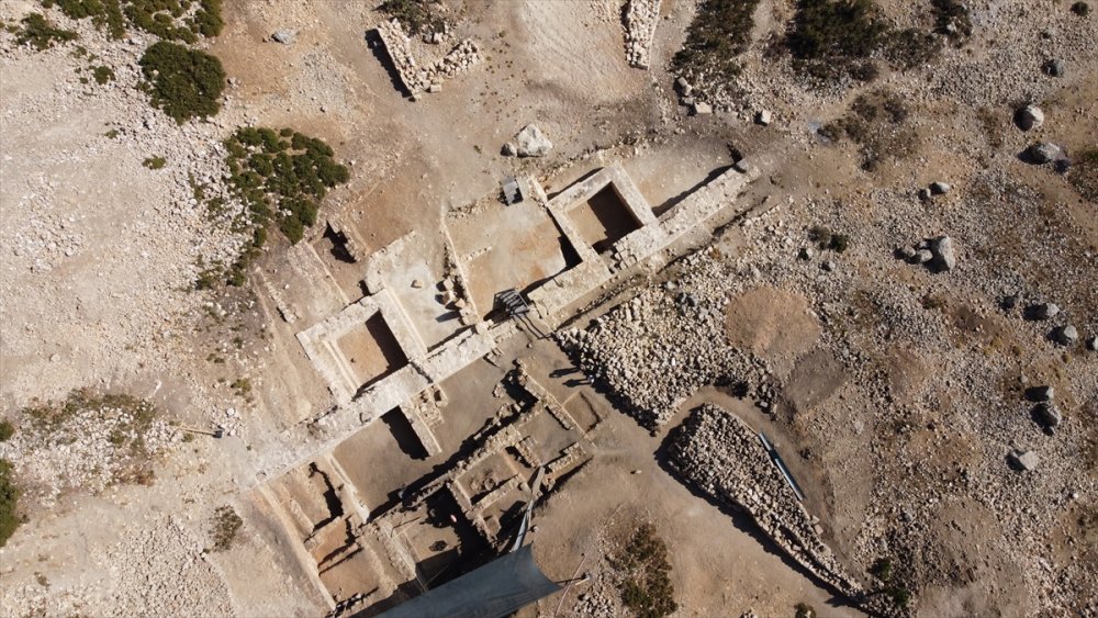 Sbide Antik Kenti'ndeki Kaya Mezarında Tahta Tabut Bulundu