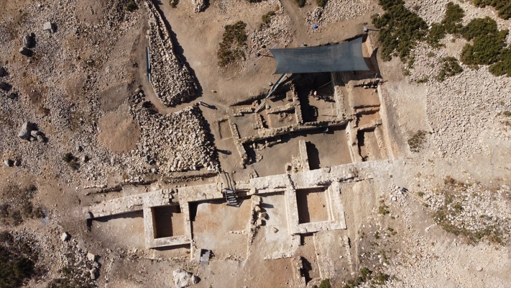 Sbide Antik Kenti'ndeki Kaya Mezarında Tahta Tabut Bulundu