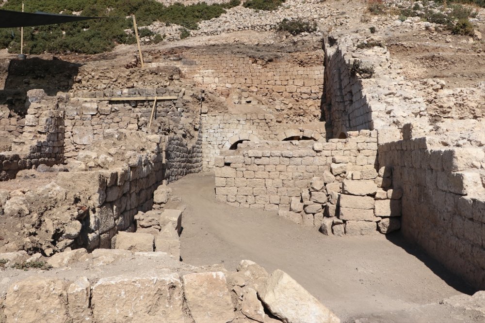 Sbide Antik Kenti'ndeki Kaya Mezarında Tahta Tabut Bulundu