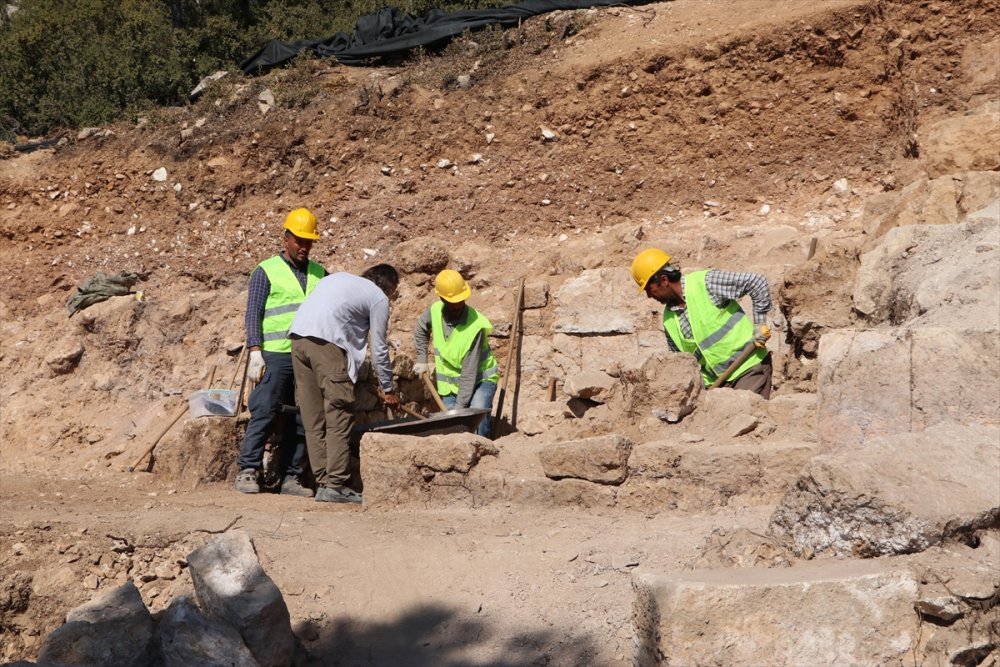 Sbide Antik Kenti'ndeki Kaya Mezarında Tahta Tabut Bulundu