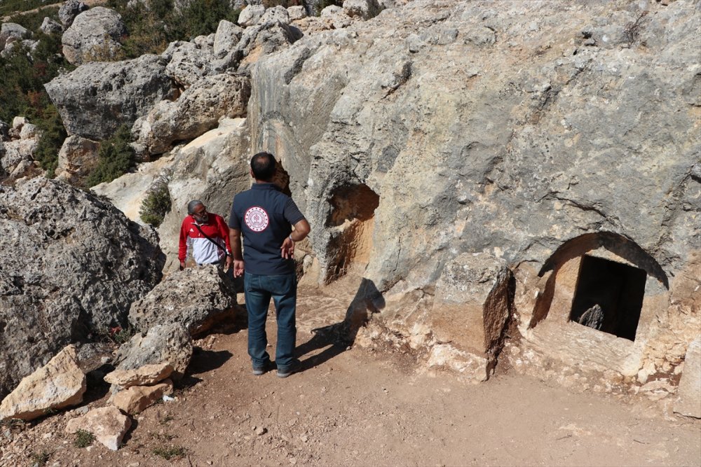 Sbide Antik Kenti'ndeki Kaya Mezarında Tahta Tabut Bulundu