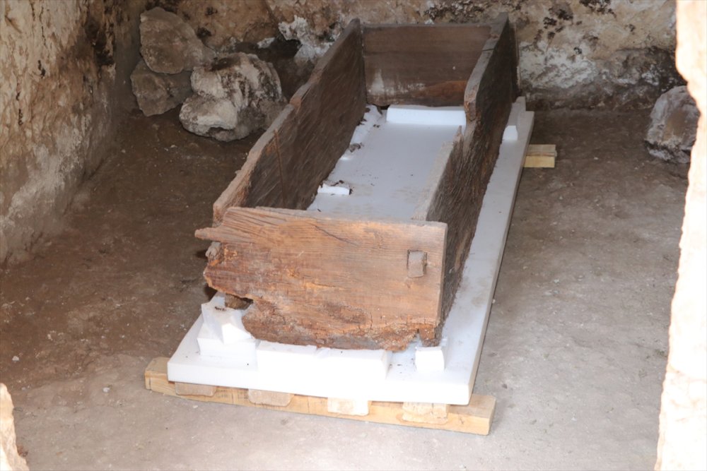 Sbide Antik Kenti'ndeki Kaya Mezarında Tahta Tabut Bulundu