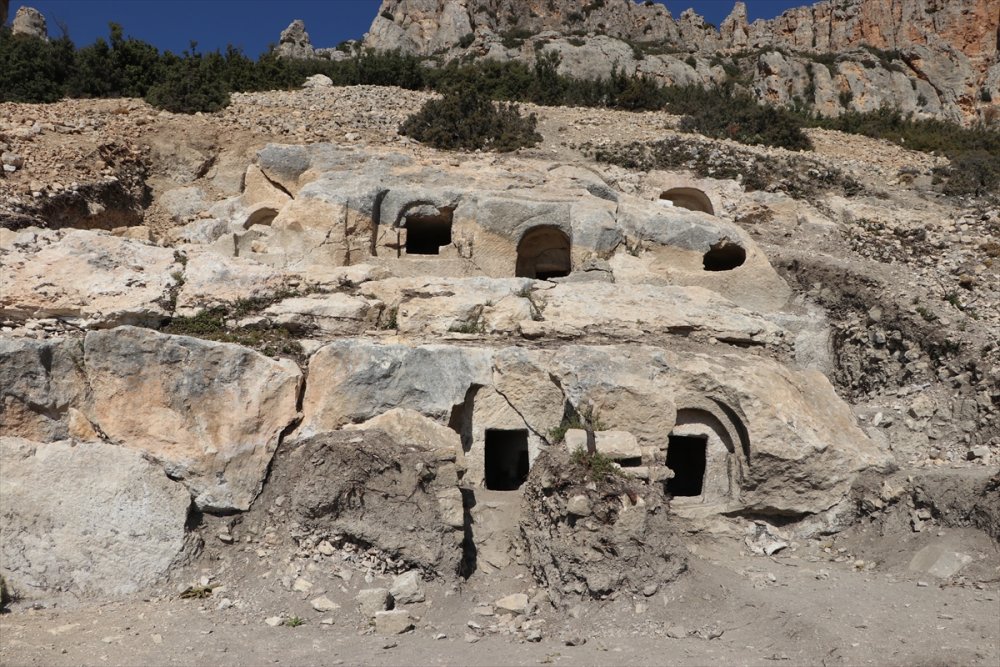 Sbide Antik Kenti'ndeki Kaya Mezarında Tahta Tabut Bulundu